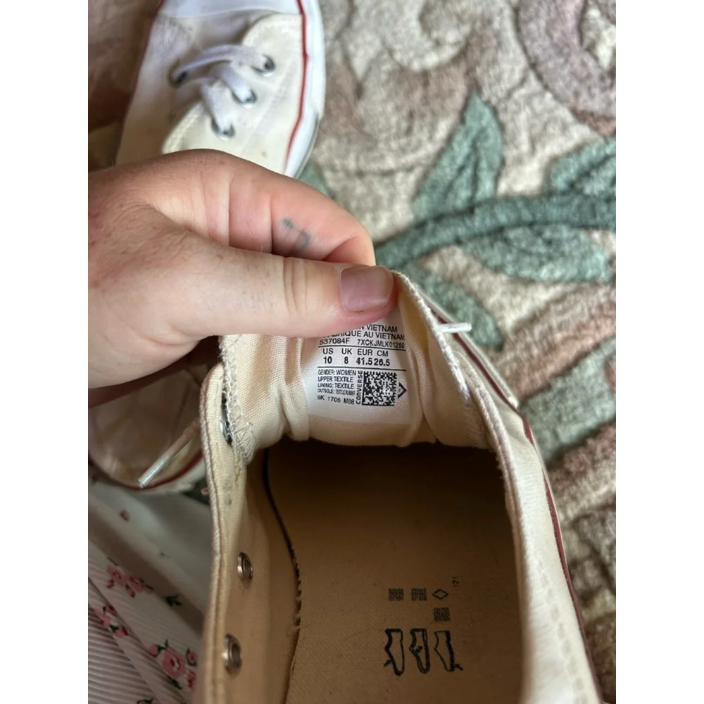 Converse white size 10